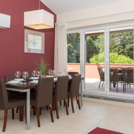 Marina Seaview Penthouse Burin 120