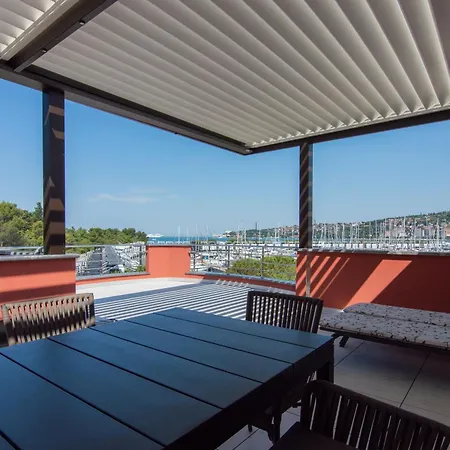 Marina Seaview Penthouse Burin 120