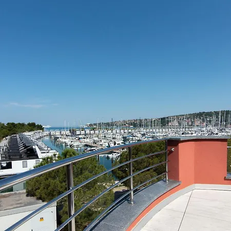 Apartma Marina Seaview Penthouse Burin 120