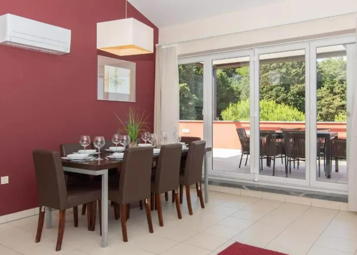 Marina Seaview Penthouse Burin 120