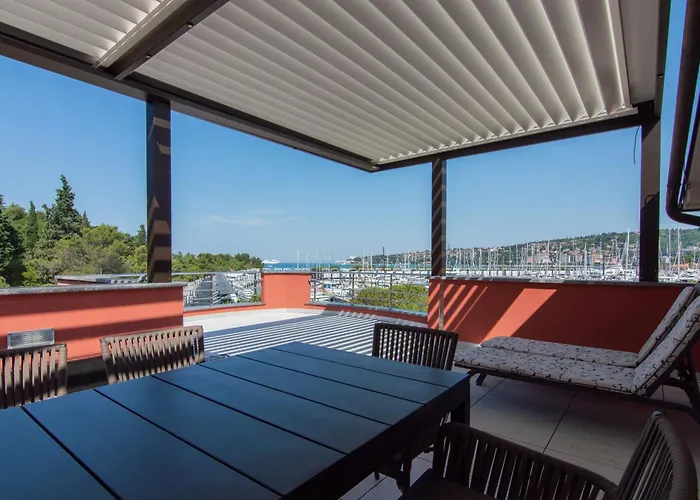 Marina Seaview Penthouse Burin 120