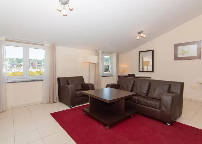 Marina Seaview Penthouse Burin 120 公寓